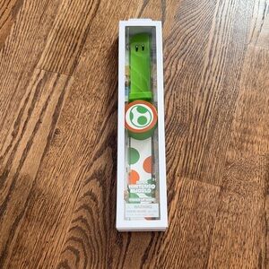 Super Nintendo World Power-Up Band - Prewowned Yoshi